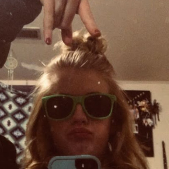 Meet your Posher, Candice - Picture 1 of 1